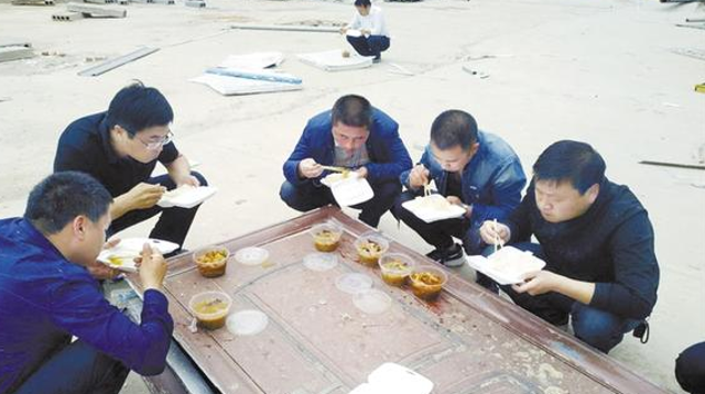 為了“創(chuàng)衛(wèi)”，他們蠻拼的